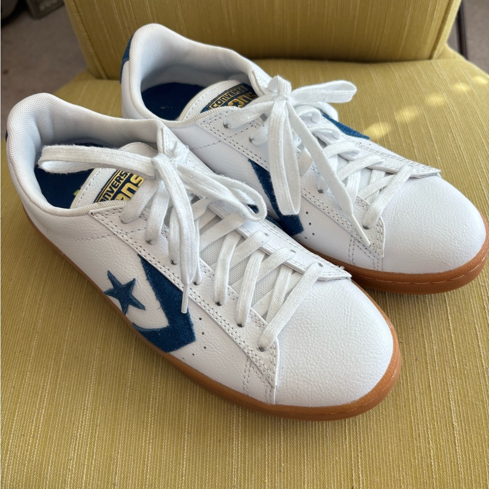 Converse Pro Leather Low White Rush Blue, mint condition , never worn.